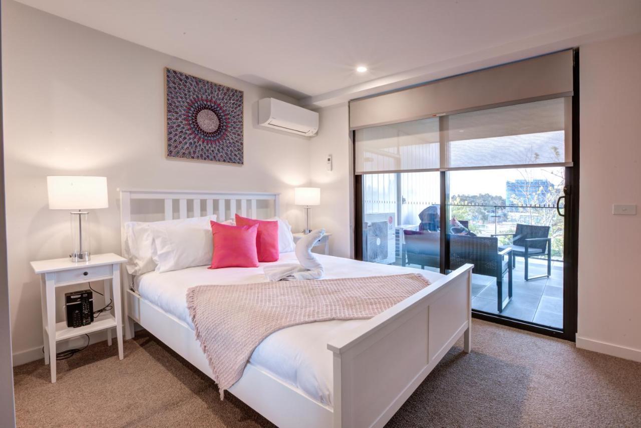 Apartment The Hamptons - Lux 2 Bed 2 Bath, Pool - Location Canberra