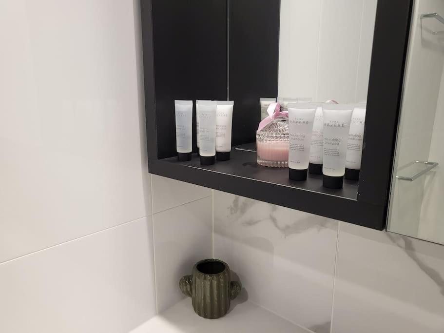 Lovely Cbd Modern One Bedroom Canberra