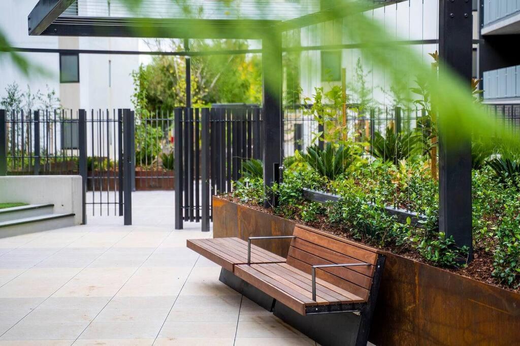 Mulberry 2br-2ba Rooftop Pool, Bbq, Wifi & Netflix - Location Canberra