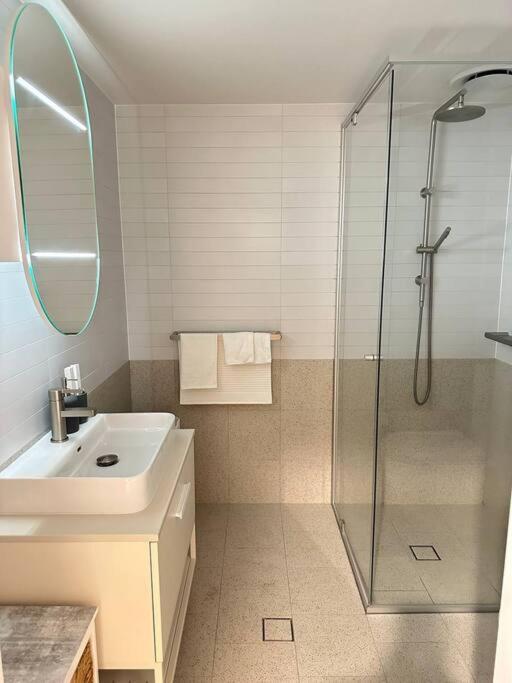 Mulberry 2br-2ba Rooftop Pool, Bbq, Wifi & Netflix - Location Apartment Canberra