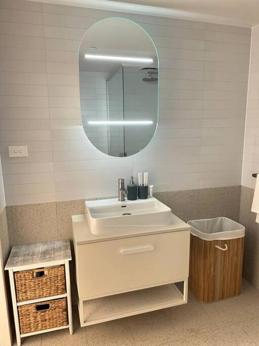 Mulberry 2br-2ba Rooftop Pool, Bbq, Wifi & Netflix - Location Canberra