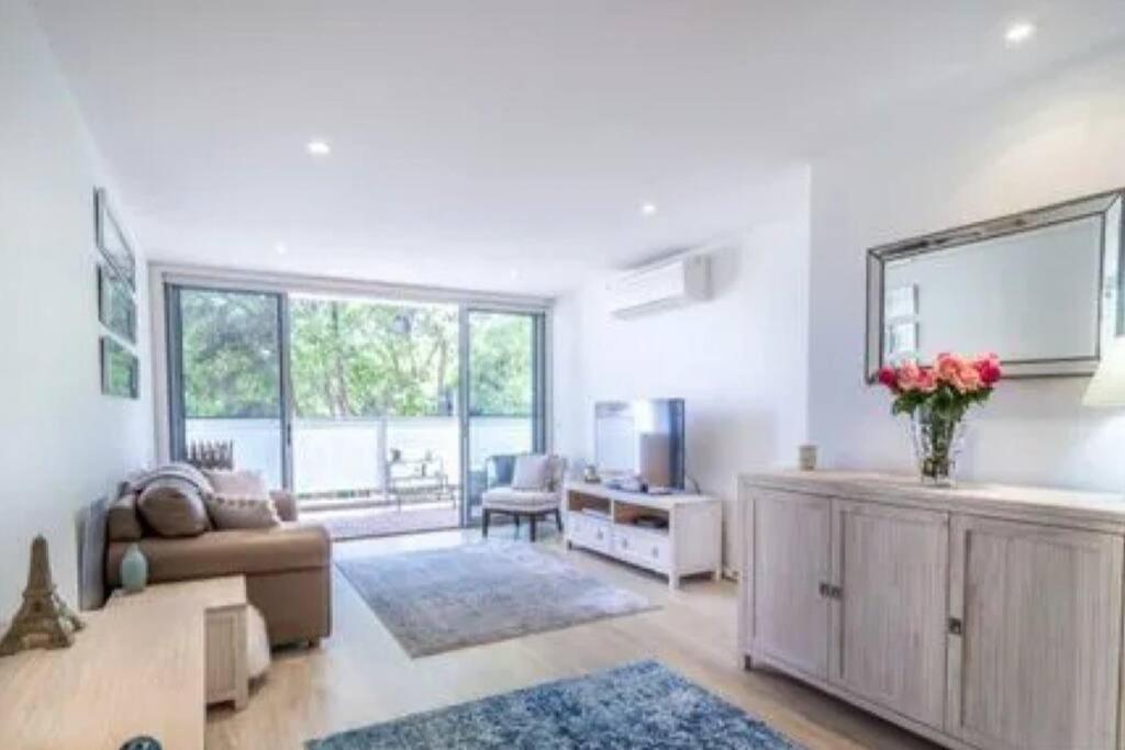 Envy 11 Luxe Spacious 1br Apt Braddon Wifi Wine Secure Parking Canberra