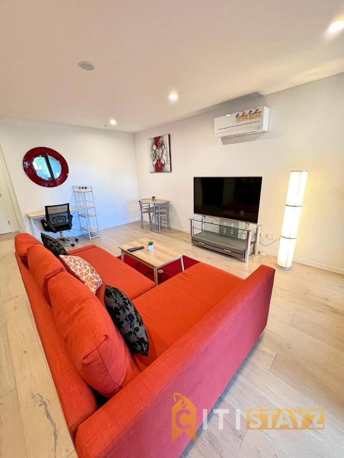 Enchanting In Red - 1bd 1bth 1csp Canberra