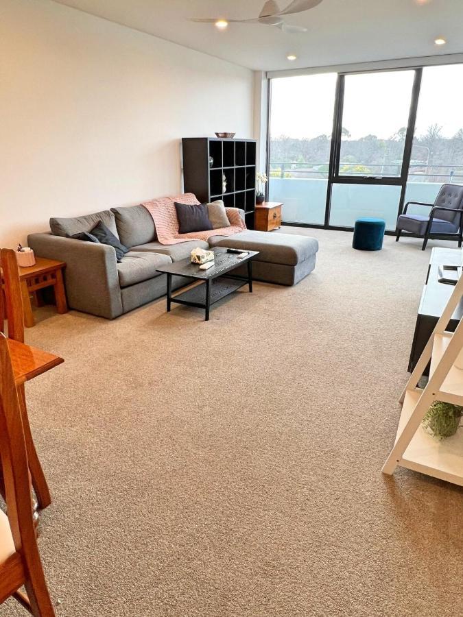 Apartment Spacious & Open 2 Bd 2bth 2crsp Apt - Dickson Cbd *