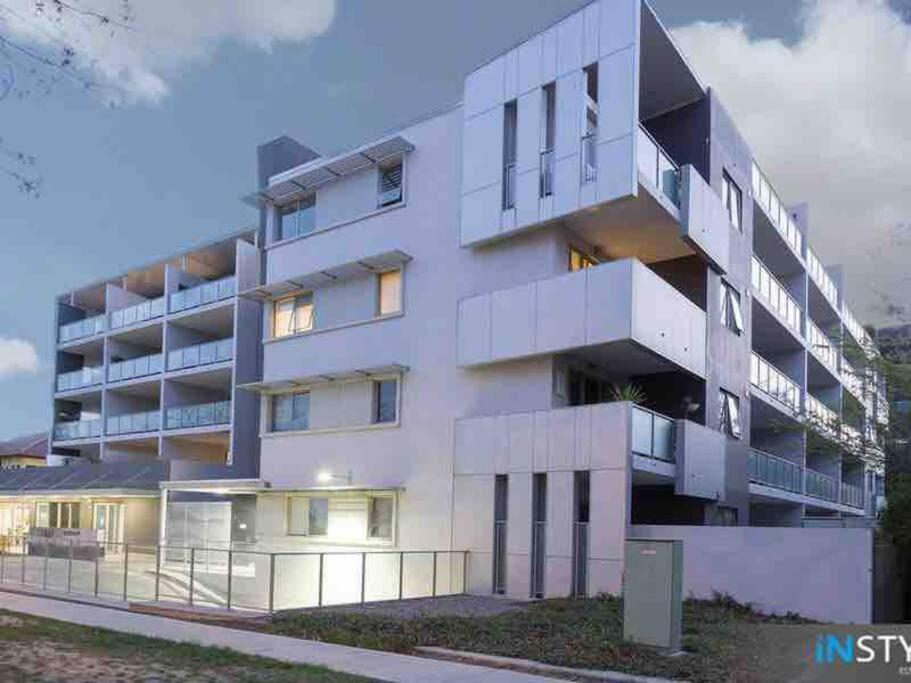 Envy 11 Luxe Spacious 1br Apt Braddon Wifi Wine Secure Parking * Canberra