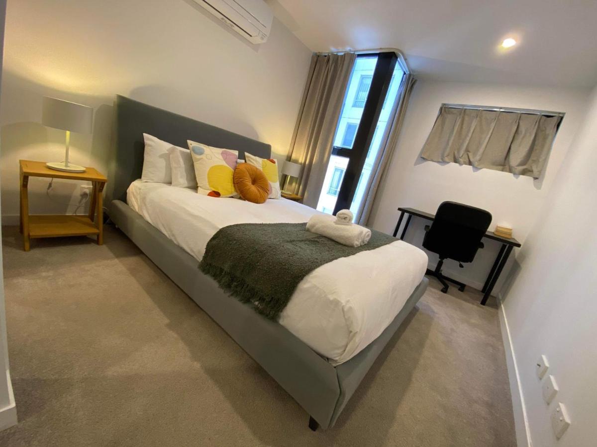 Apartment 2 Bed 2 Bath Luxury In Braddon - Free Heated Pool, Gym, Parking
