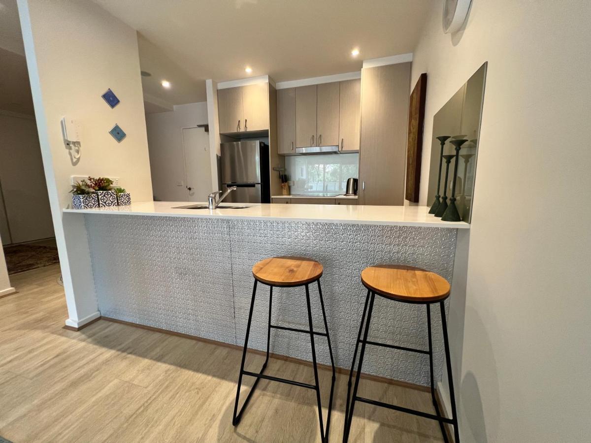 Envy 11 Luxe Spacious 1br Apt Braddon Wifi Wine Secure Parking Apartment Canberra