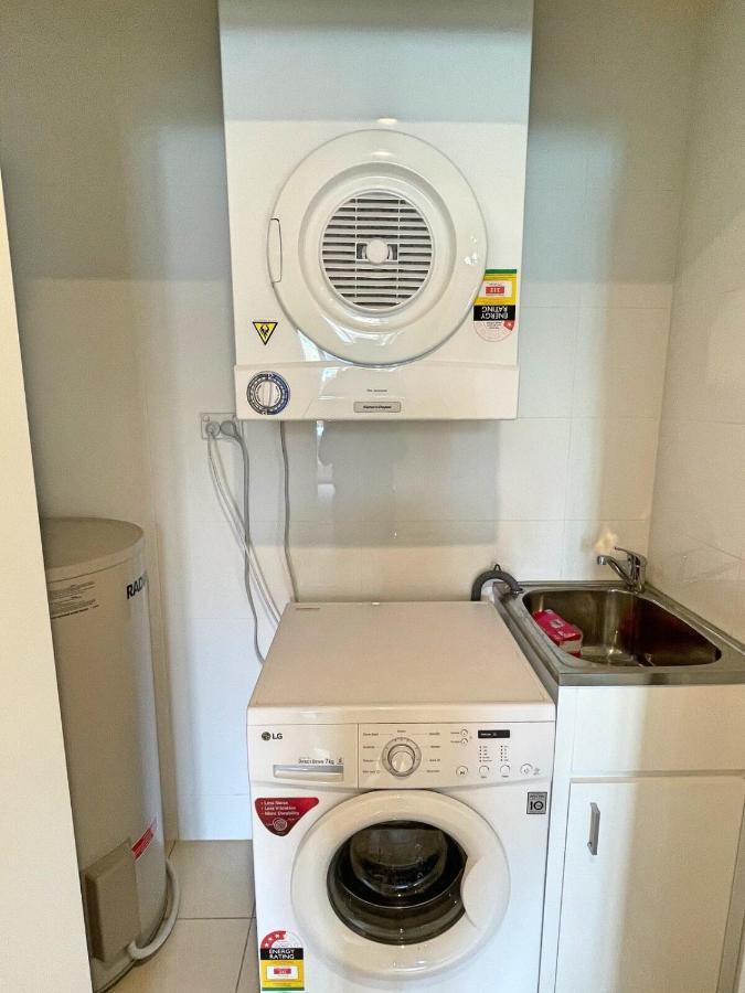 Apartment Luxury On Lonsdale - 1 Bed 1 Bath 1 Carsp Apt Canberra