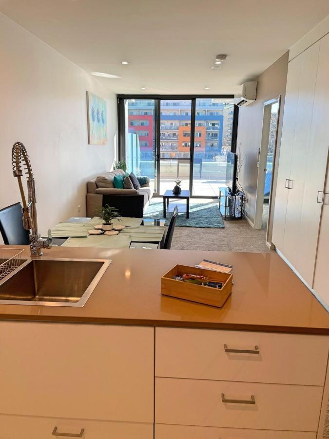 Luxury On Lonsdale - 1 Bed 1 Bath 1 Carsp Apt Canberra