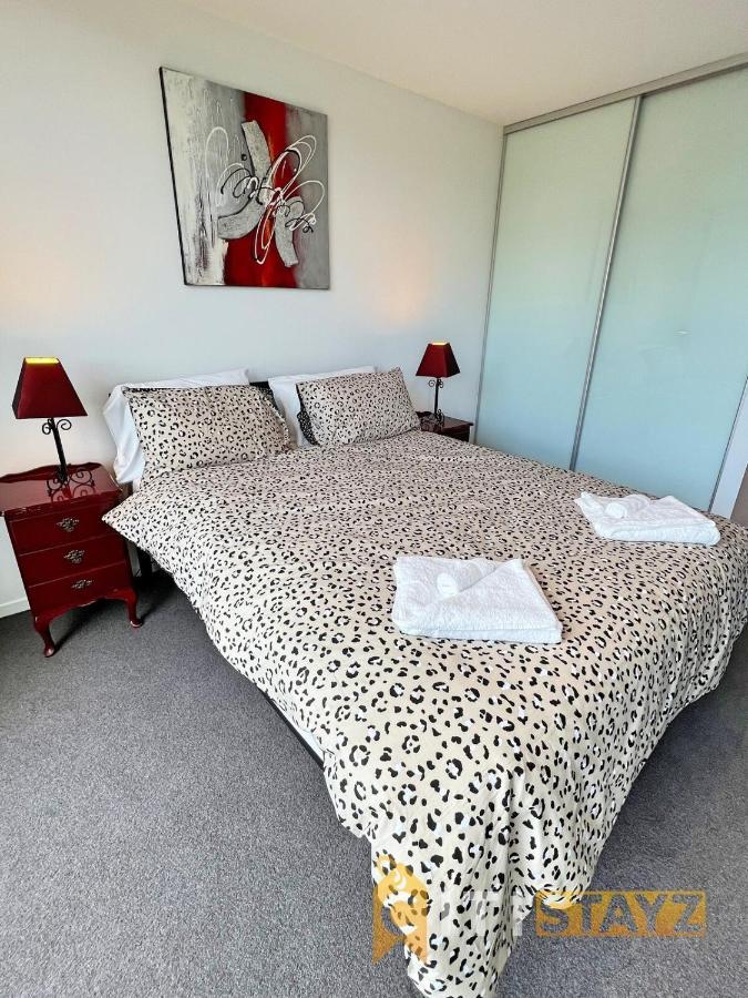 Enchanting In Red - 1bd 1bth 1csp * Canberra