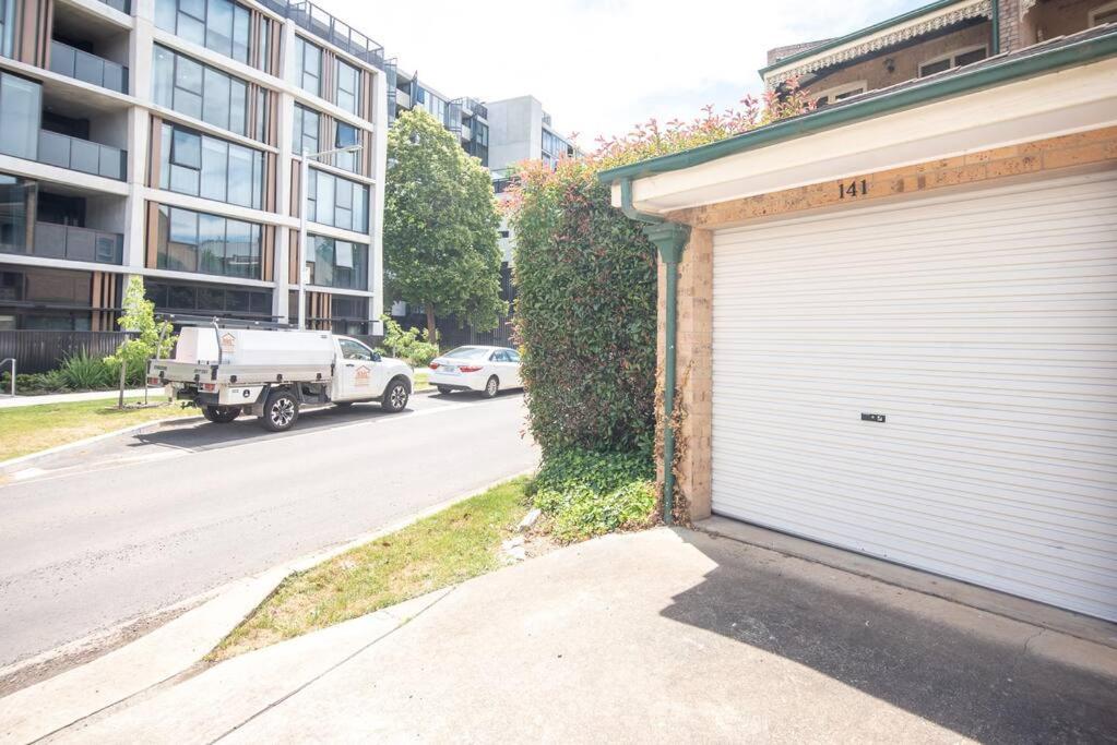 Luxury Modern Cbd Ground Floor Apartment. * Canberra