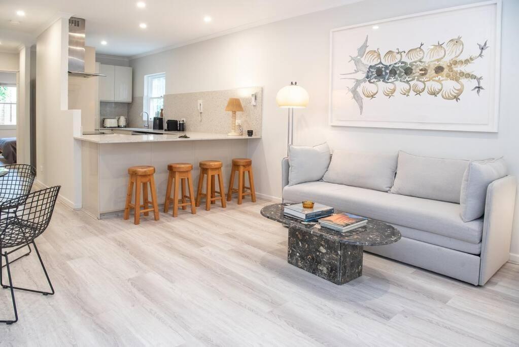 Luxury Modern Cbd Ground Floor Apartment.