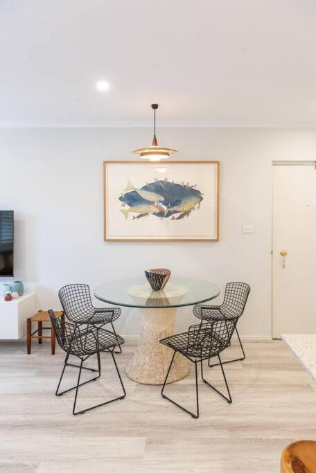 Luxury Modern Cbd Ground Floor Apartment. * Canberra