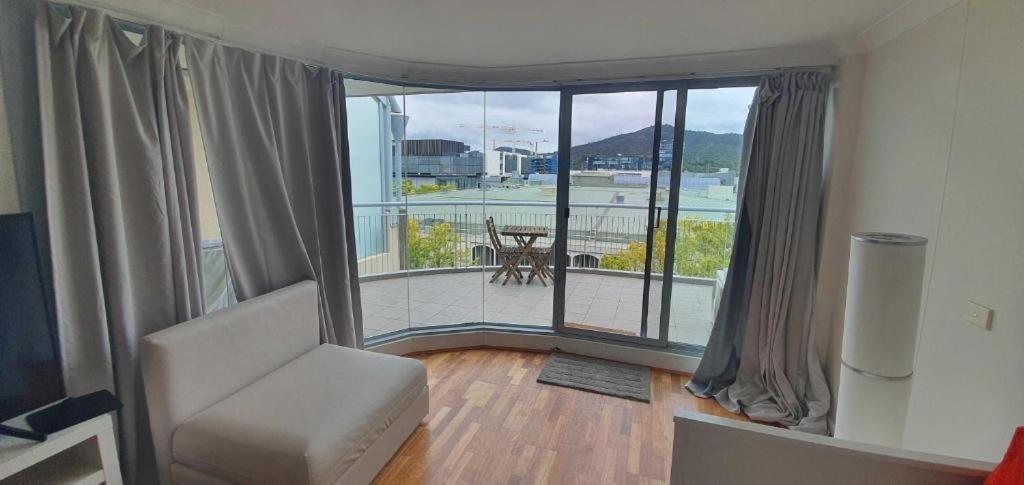 Apartment Dana-central With Mount Ainslie Views