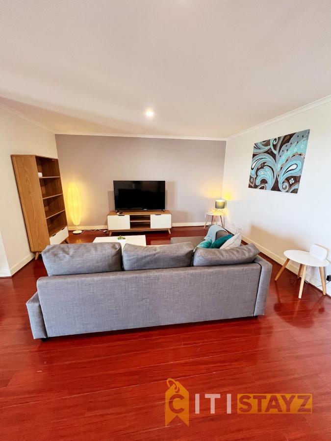 Spacious 1bd Penthouse - Close To Anu Apartment *