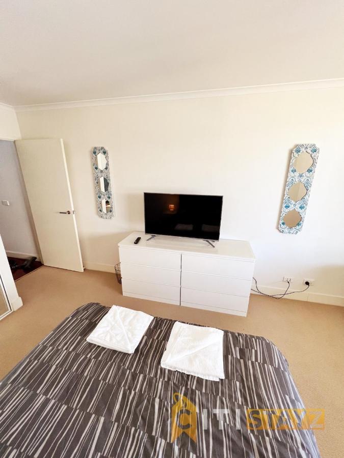 Apartment Spacious 1bd Penthouse - Close To Anu *