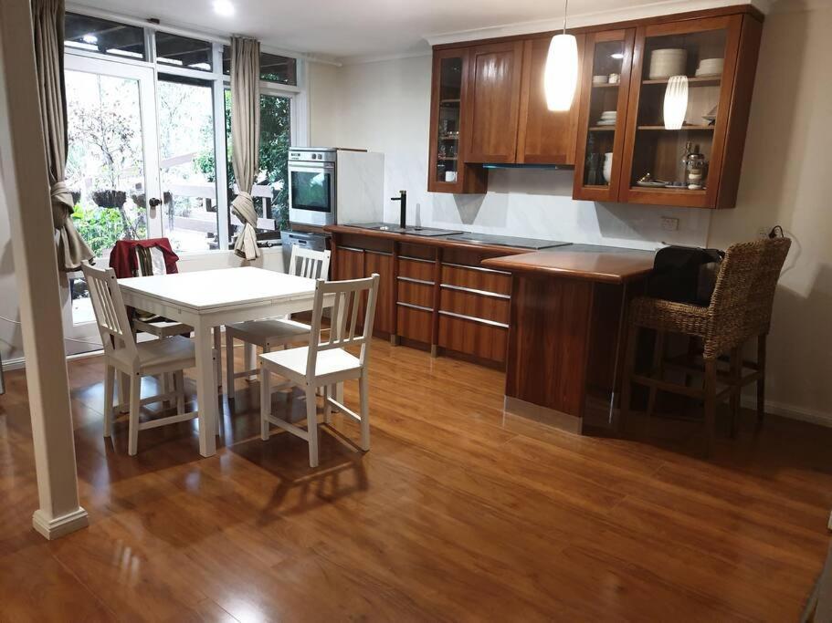 Nature Near & Anu With Free Parking Canberra