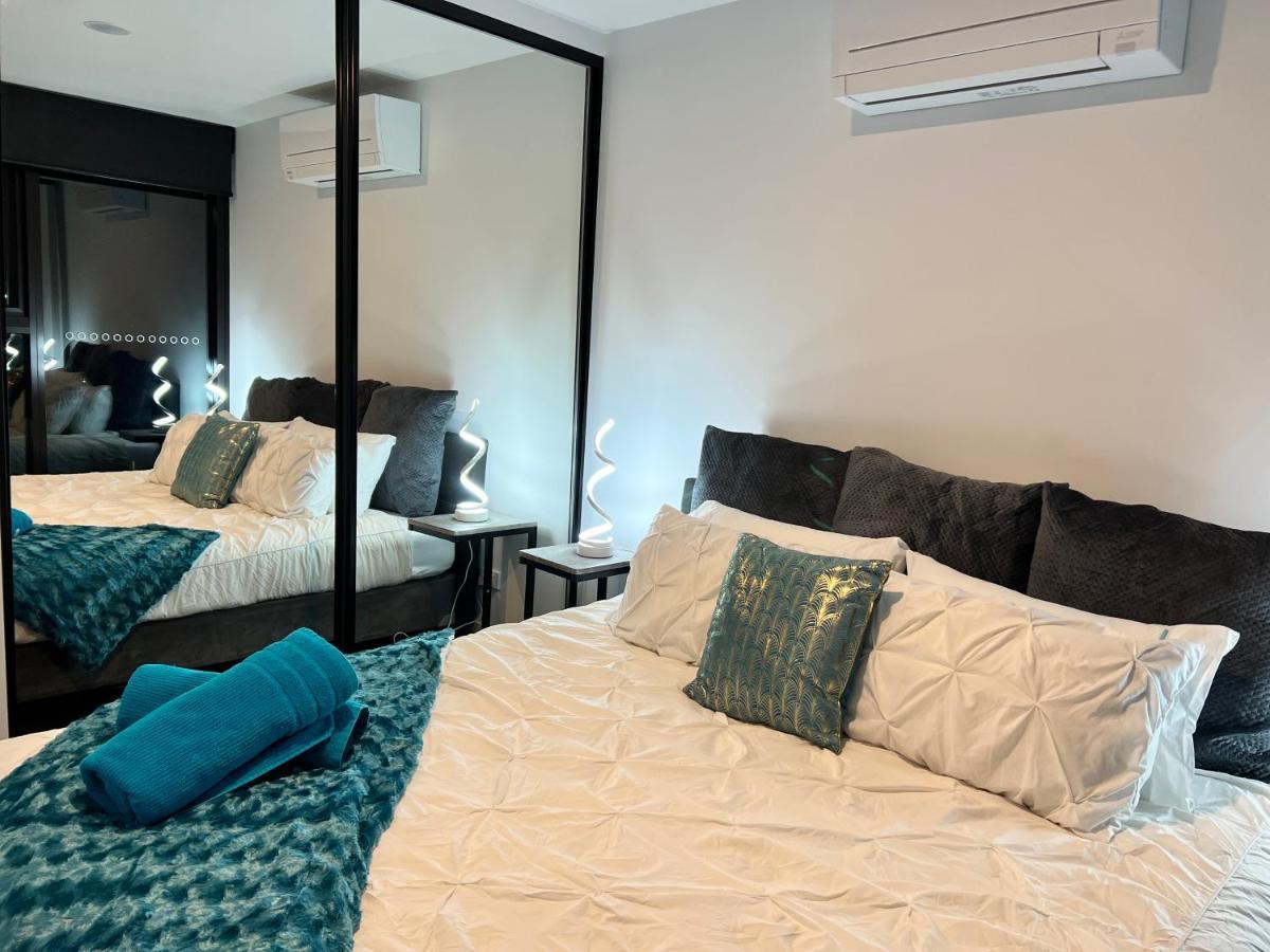 Midnight Luxe: Chic Braddon With Pool And Views Apartment Canberra