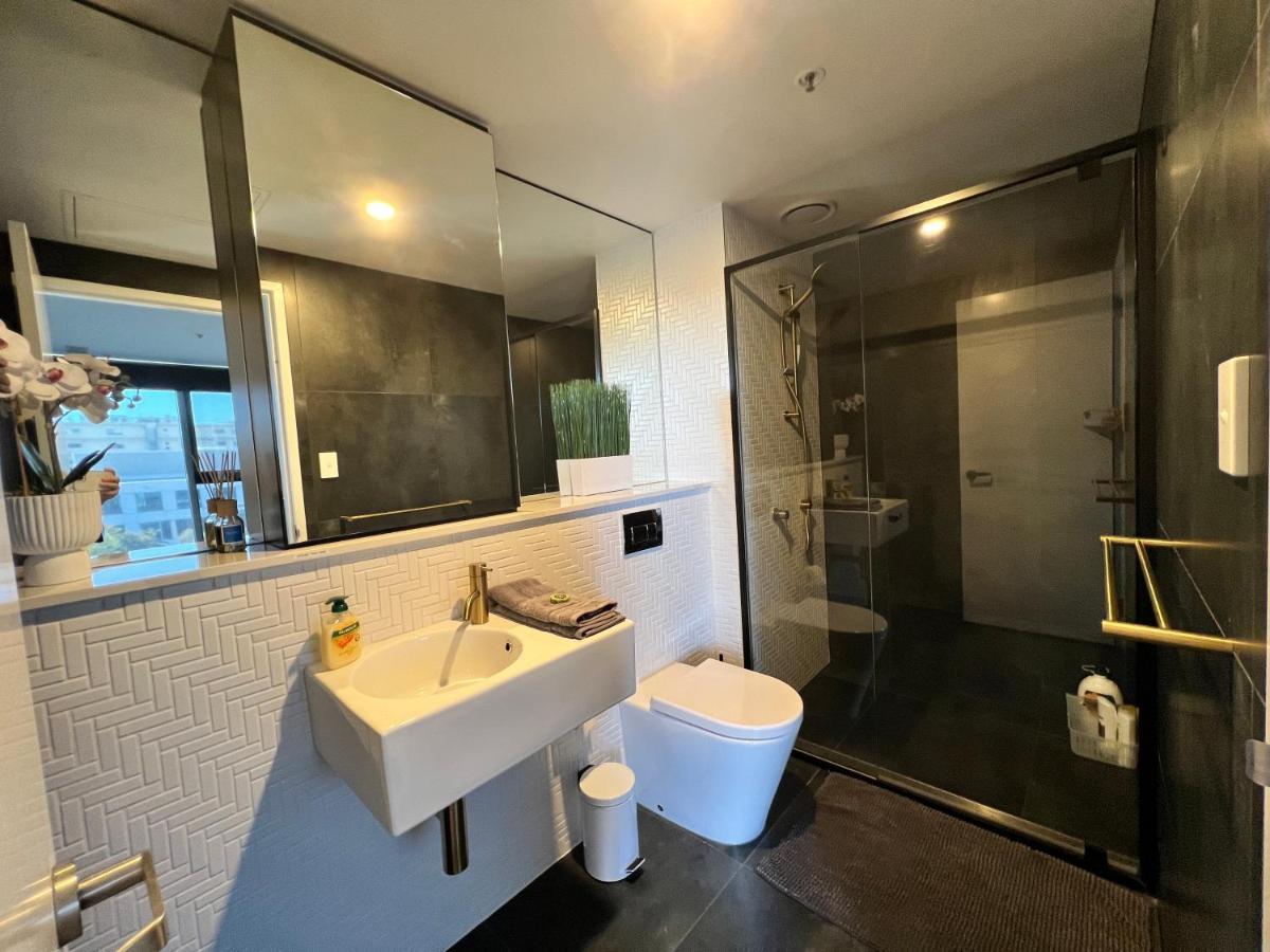 Midnight Luxe: Chic Braddon With Pool And Views Apartment Canberra