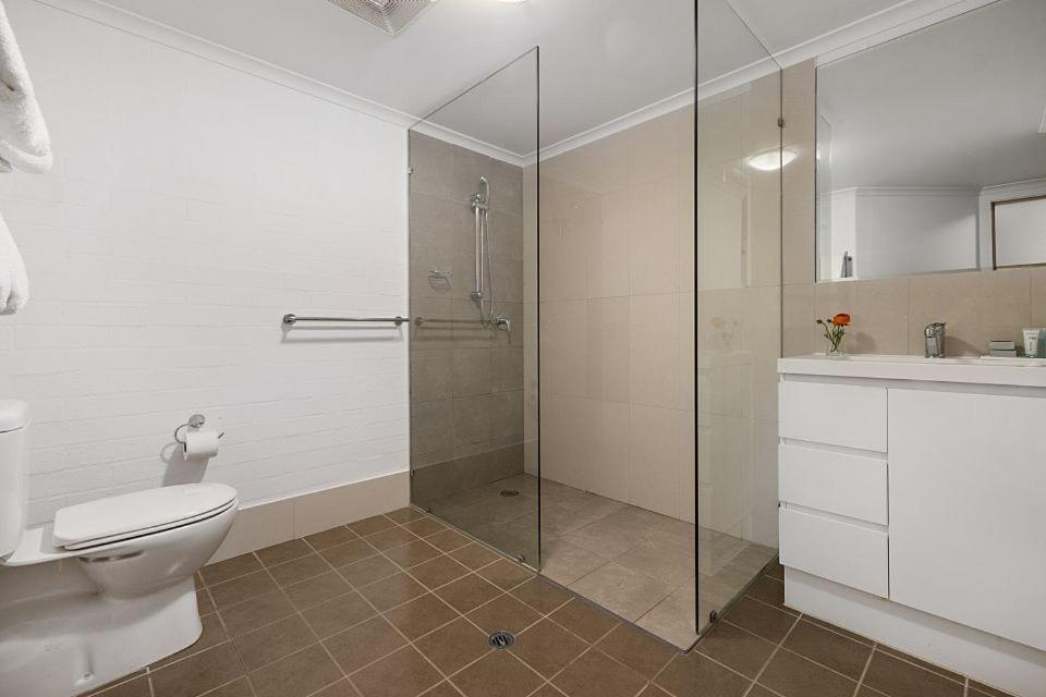 Oxley Court Serviced 4*