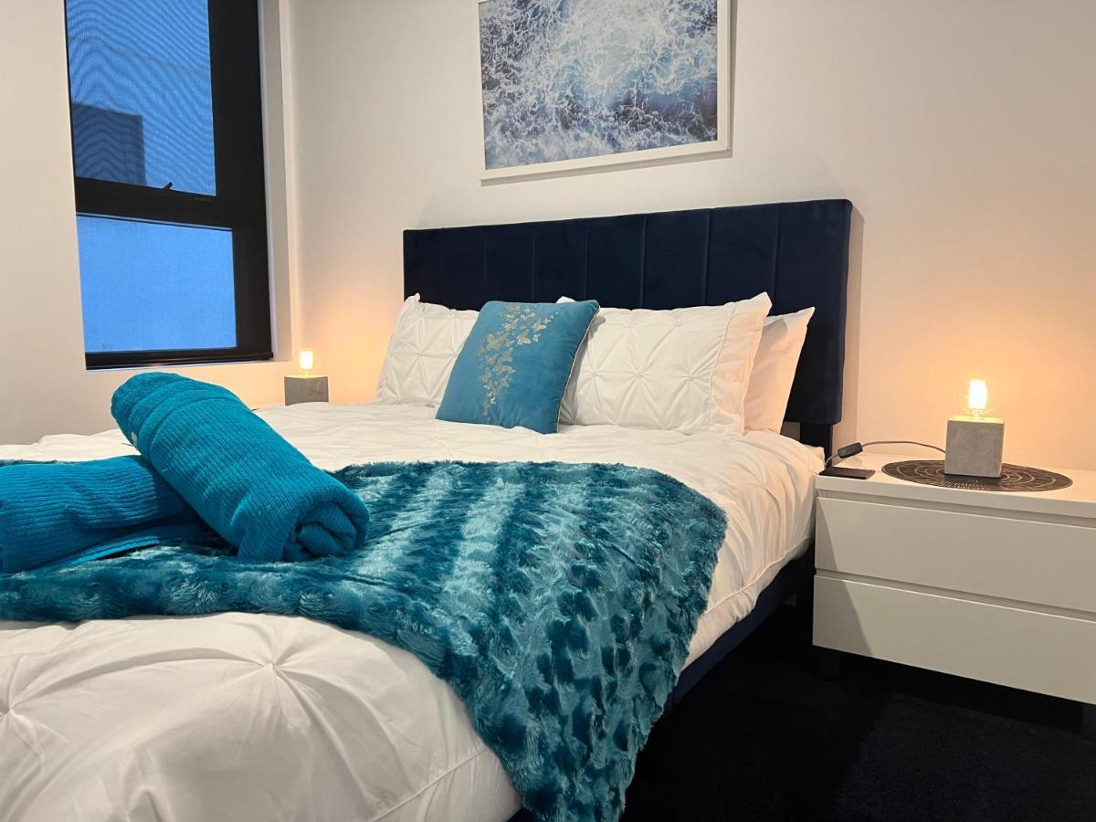 Apartment Midnight Luxe: Chic Braddon With Pool And Views *