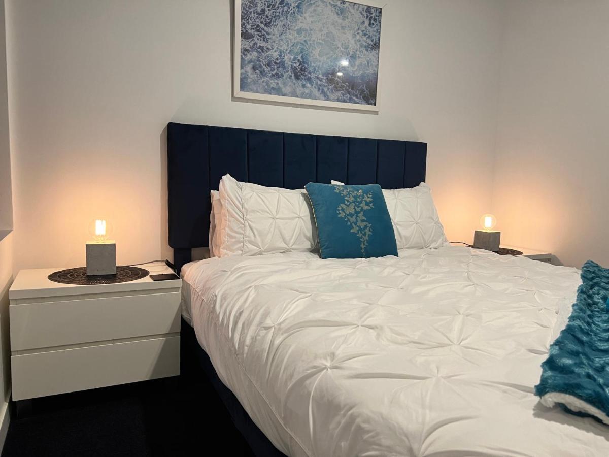 Midnight Luxe: Chic Braddon With Pool And Views Apartment Canberra