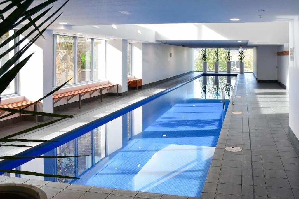 Spacious Sun-drenched Apartment, Centrally Located * Canberra