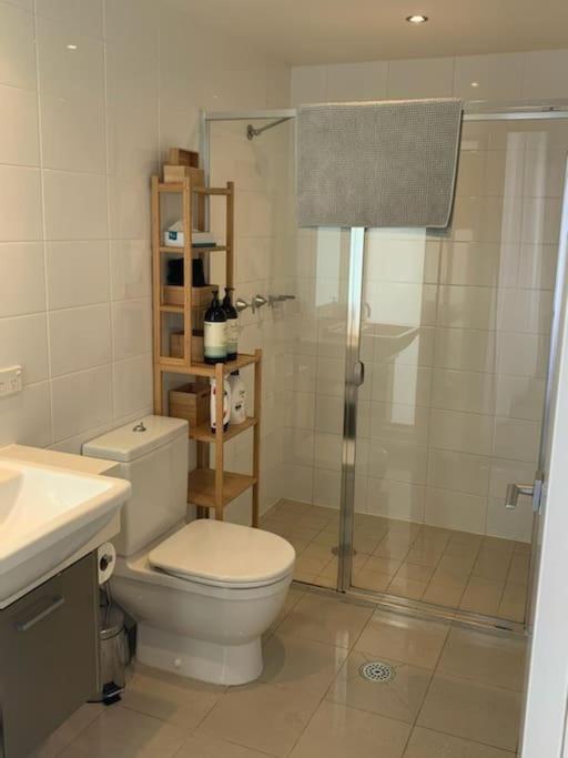 Spacious Sun-drenched Apartment, Centrally Located * Canberra