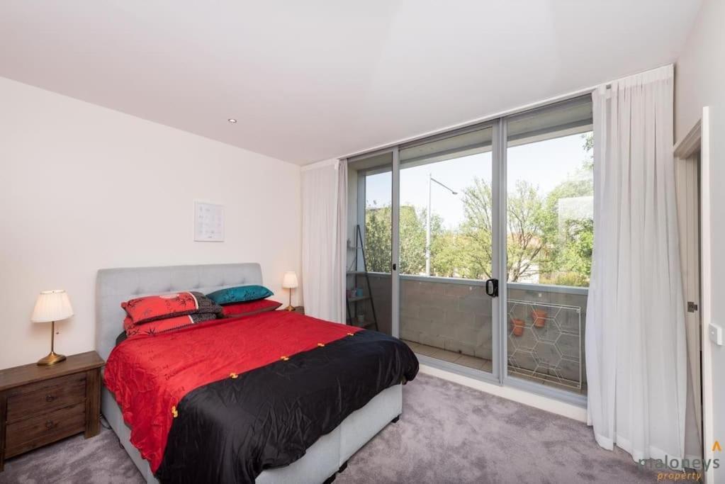 Spacious Sun-drenched Apartment, Centrally Located Canberra