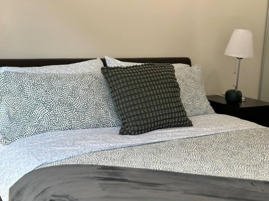 Comfy 1br @central