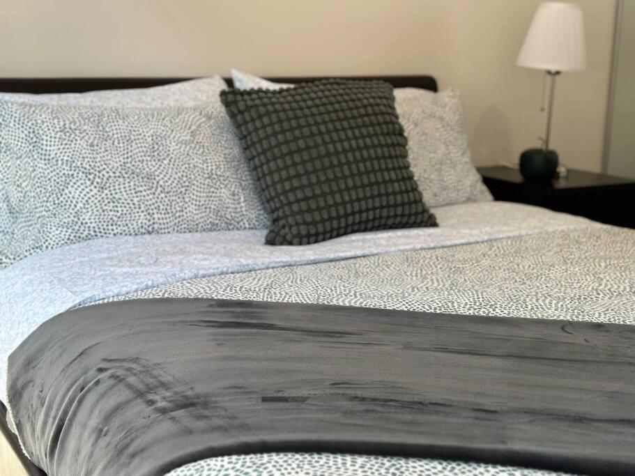 Comfy 1br @central Apartment *