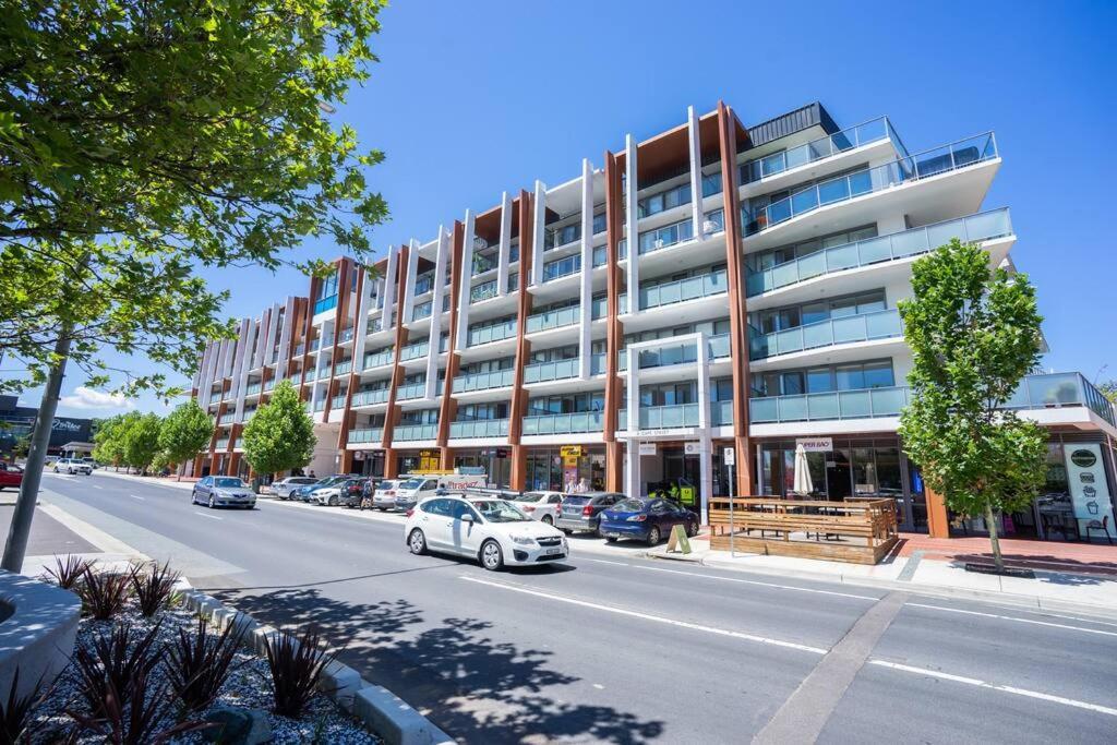 Lux 2 Bed 2 Bath Secure Parking In The Heart Of Dickson, *