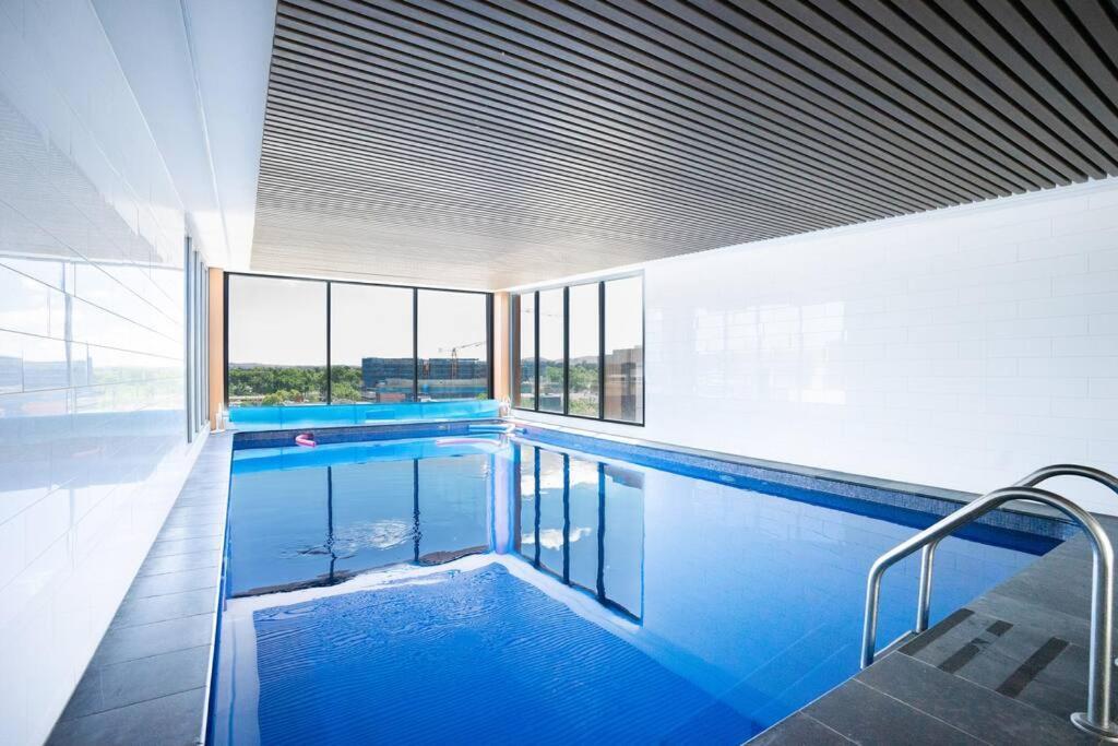 Lux 2 Bed 2 Bath Secure Parking In The Heart Of Dickson, Canberra