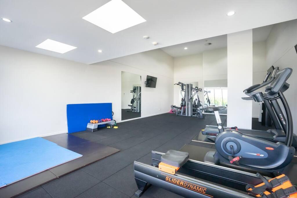 Apartment Lux 2 Bed 2 Bath Secure Parking In The Heart Of Dickson,