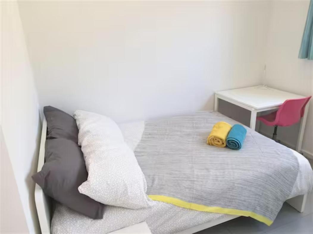 Dana-private In A Shared House-close To & Anu-3 *