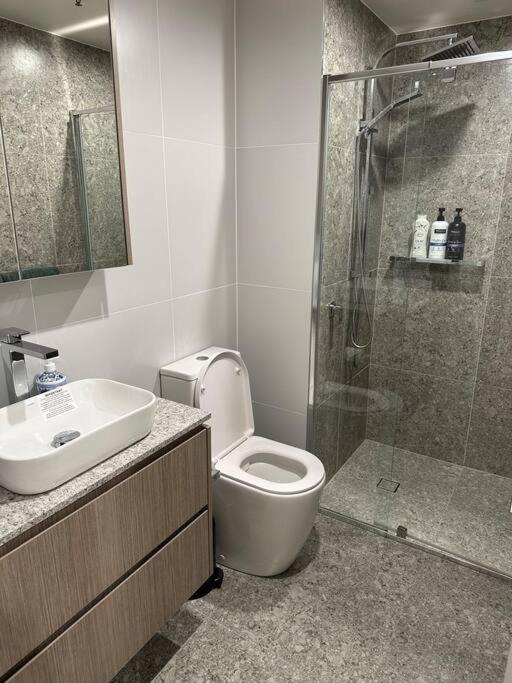 Cityscape Lovely 1br Apt & Parking @cbd *