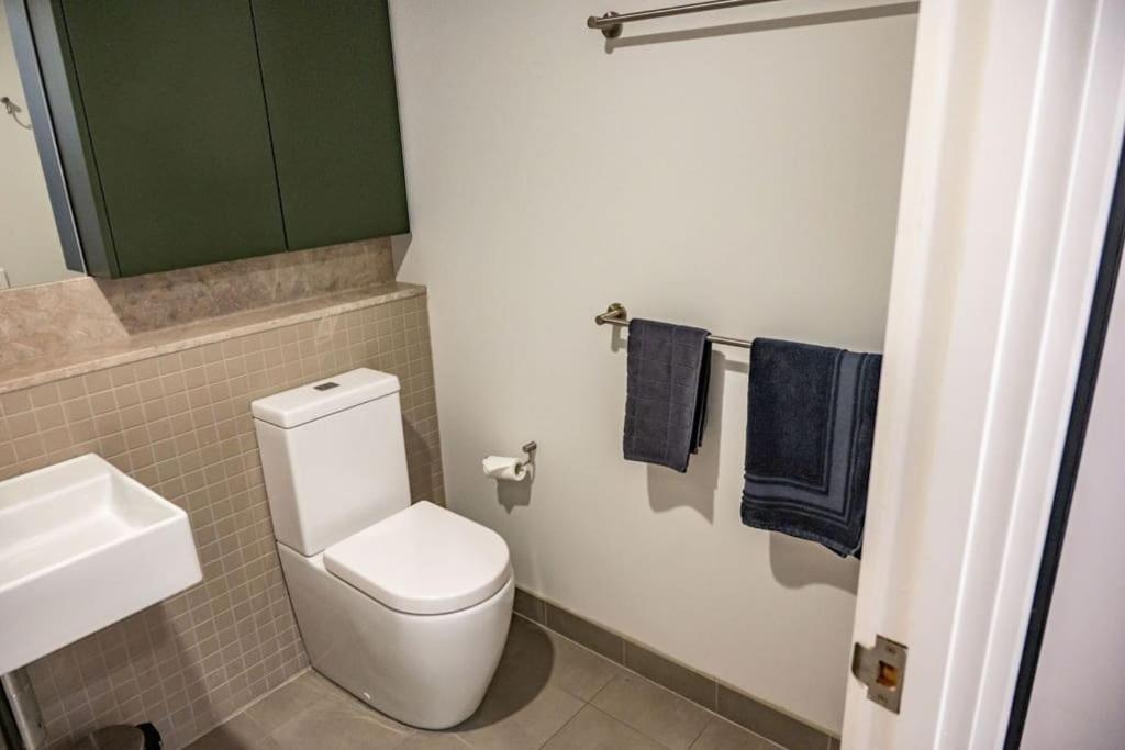 2 Bedroom Family Business Friendly Cbd Anu Apartment Canberra
