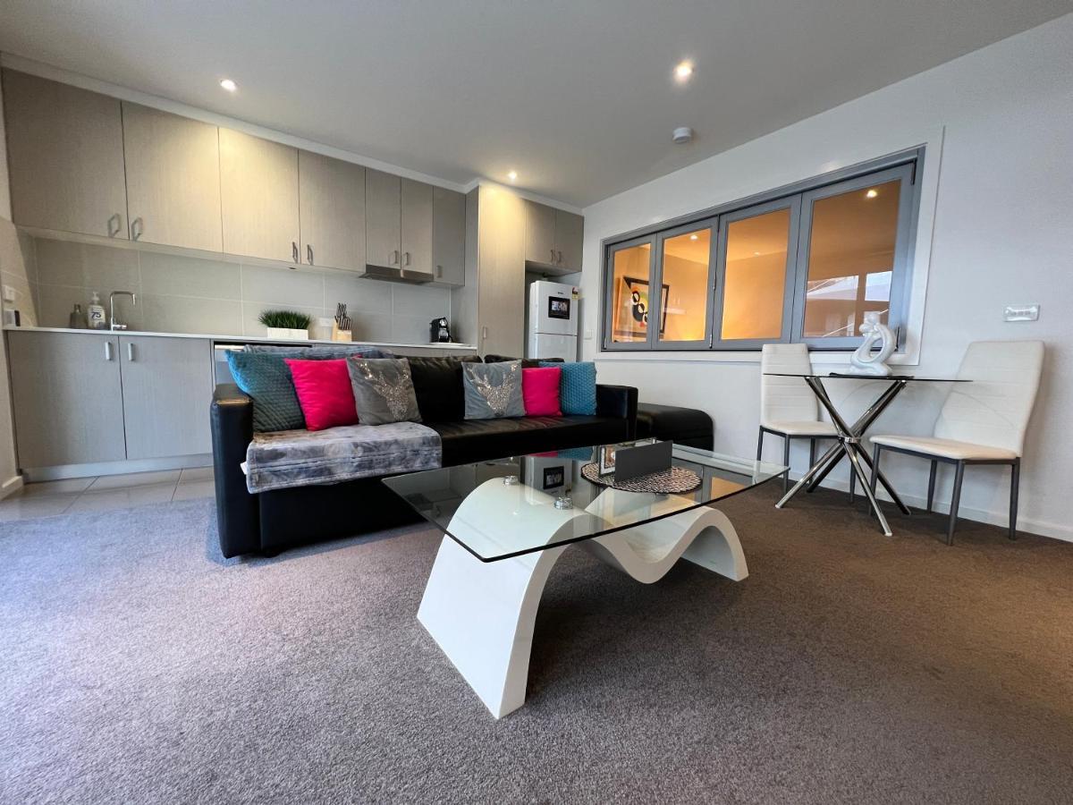 Envy 30 Luxe 1 Bedroom Executive In The Heart Of Braddon Wine Wifi Secure Parking Apartment