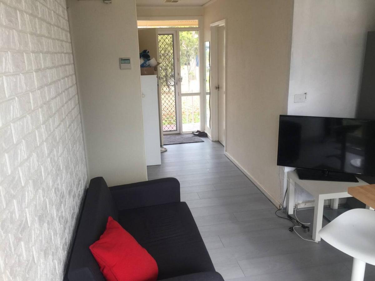 Dana-private In A Shared House-close To & Anu-3 Canberra