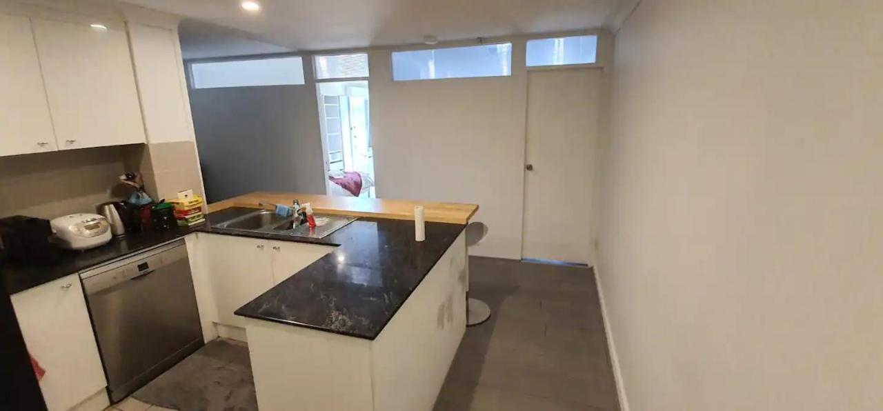 Dana-cozy Private In Shared Apt-rm 1 * Canberra