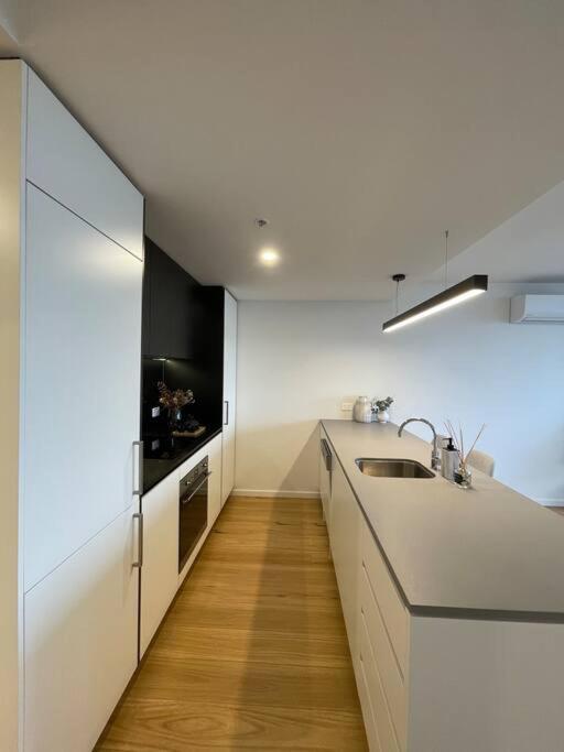 Brand New 1br Dickson