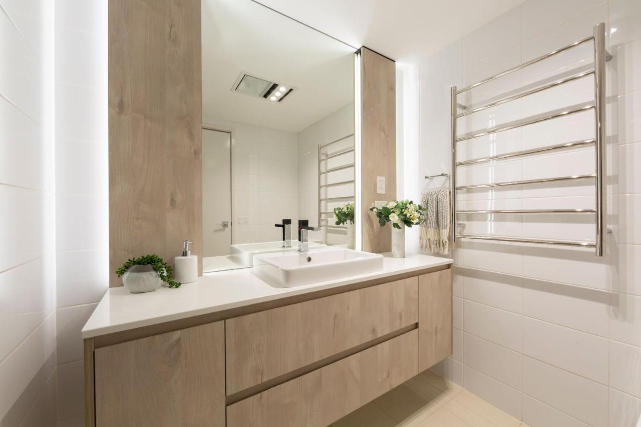 Accommodate - Metropolitan 70 Apartment *
