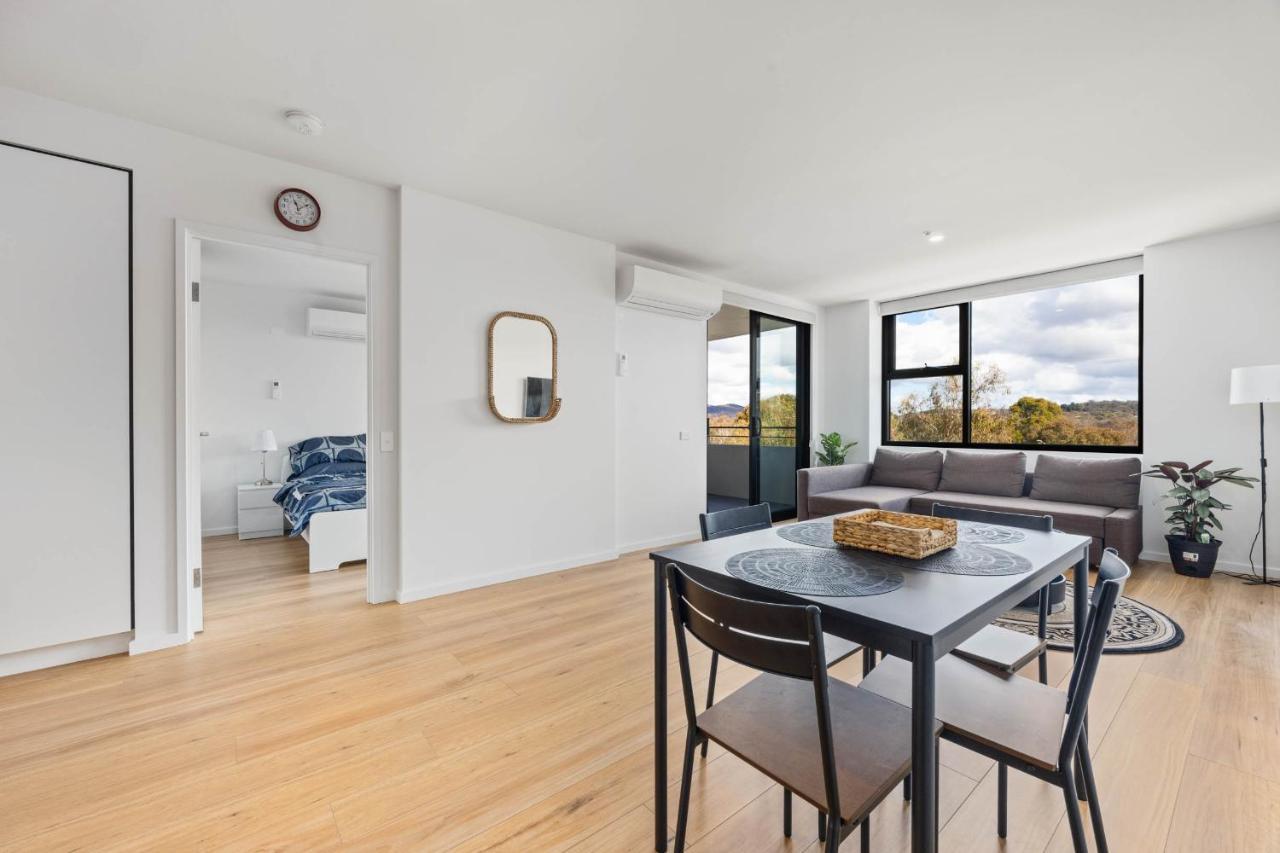 Spacious & Open 2 Bd 2bth Unit In Apartment Canberra