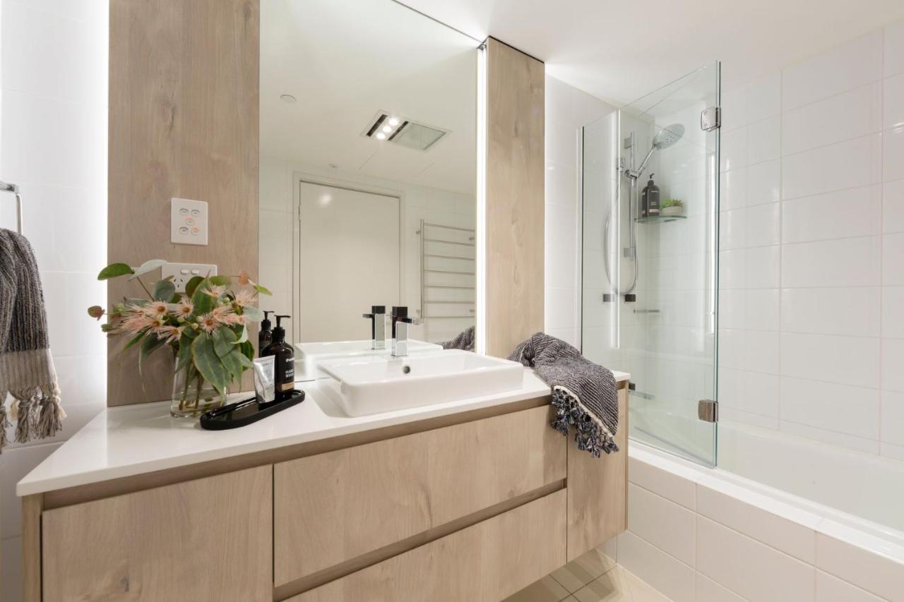 Accommodate - Metropolitan 70 Apartment