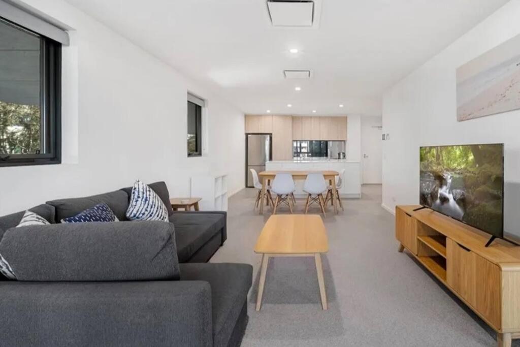 Apartment Embark Luxe 2br 2bath In Lynham 1 Secure Carpark Wifi *