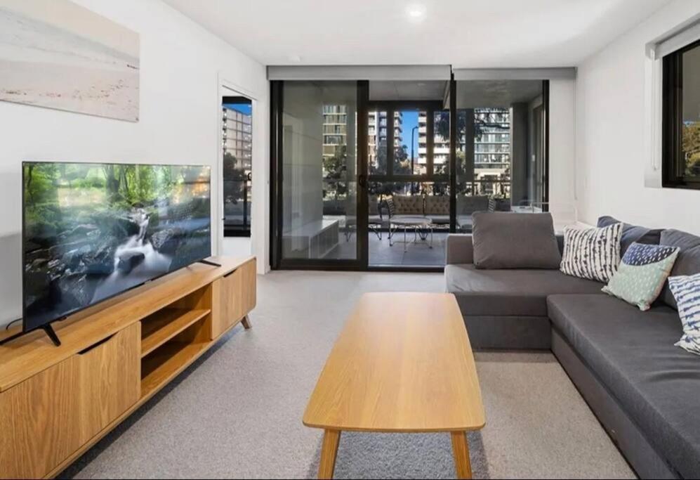Embark Luxe 2br 2bath In Lynham 1 Secure Carpark Wifi Canberra