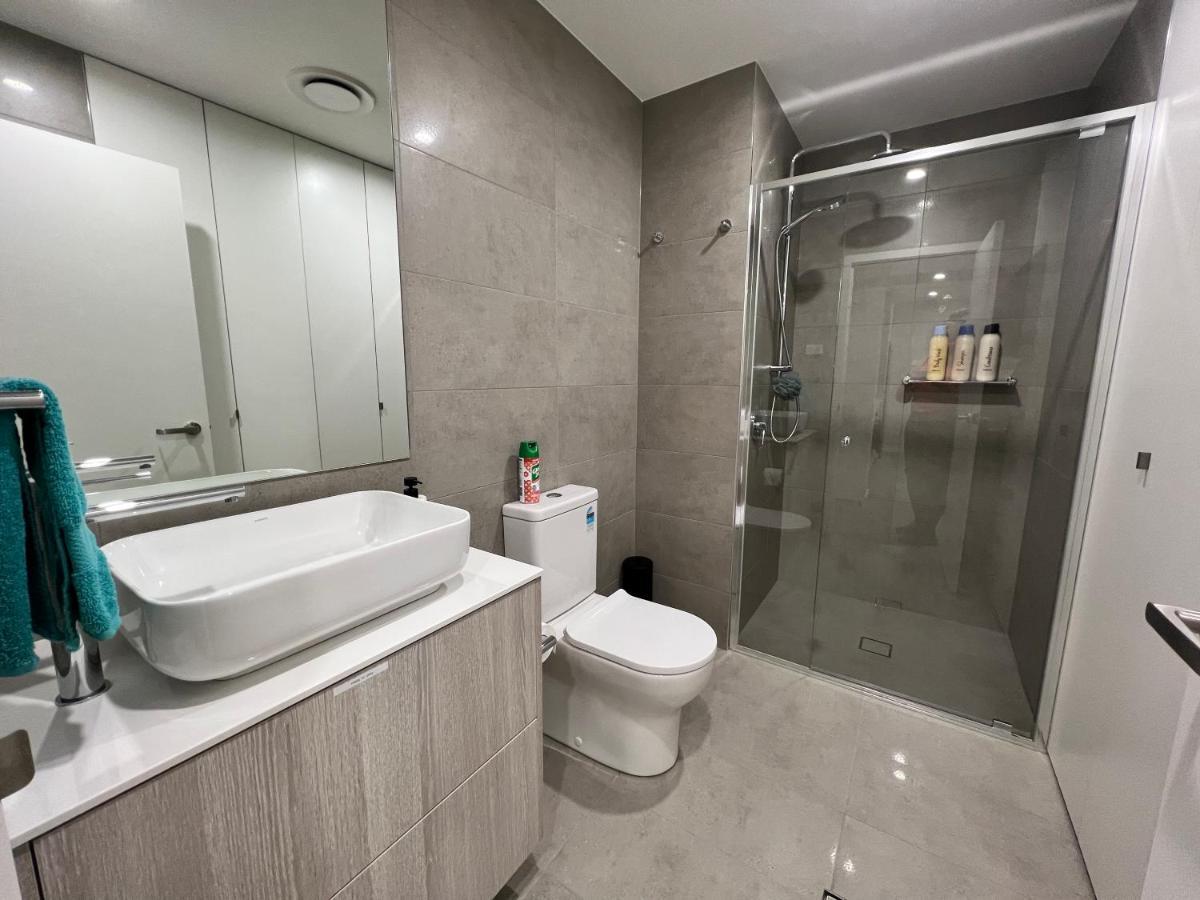 Embark Luxe 2br 2bath In Lynham 1 Secure Carpark Wifi Apartment