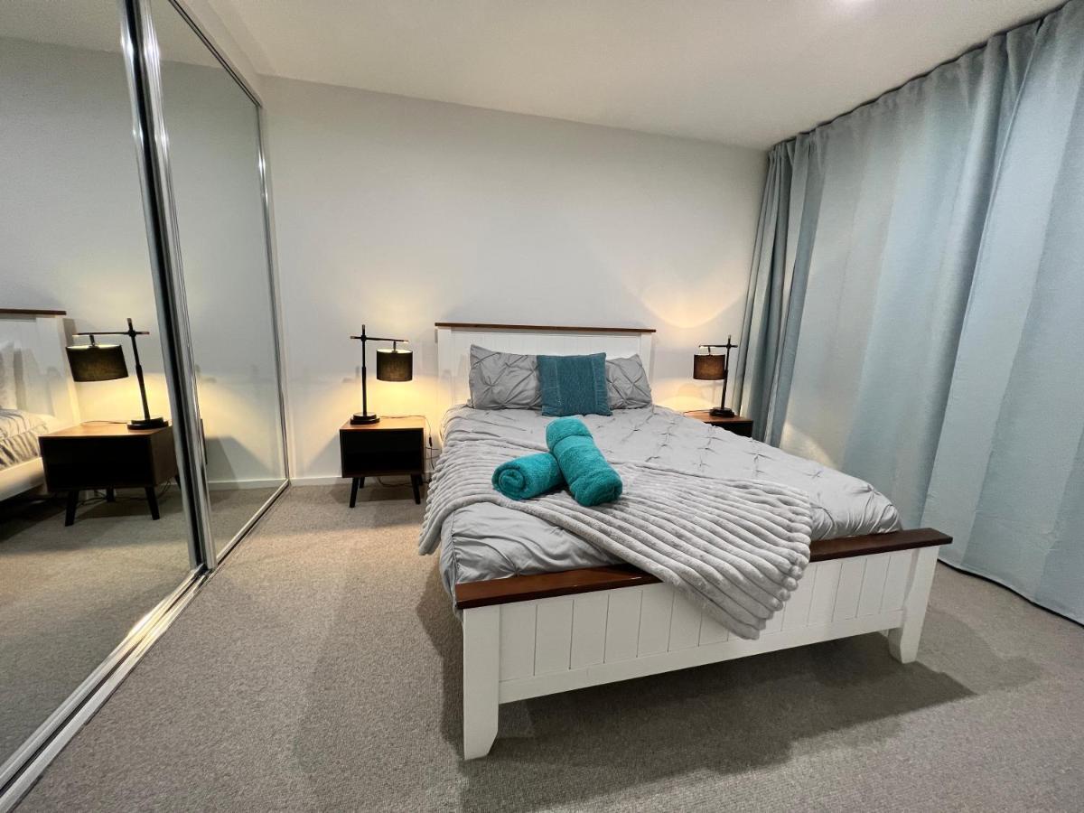 Apartment Embark Luxe 2br 2bath In Lynham 1 Secure Carpark Wifi *
