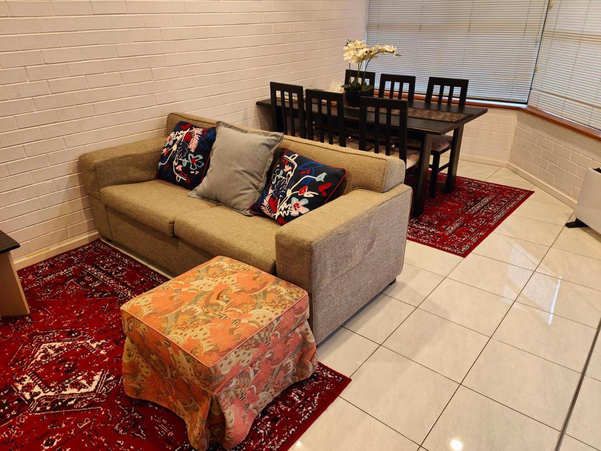 Tuggeranong Short Stay #07C - Sleeps 6 Canberra