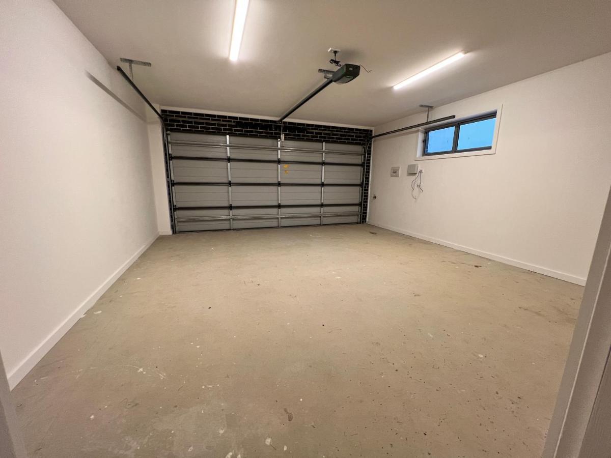 Stunning Dickson Luxe 3br 2bath Double Garage Wifi Brand New Holiday home Canberra